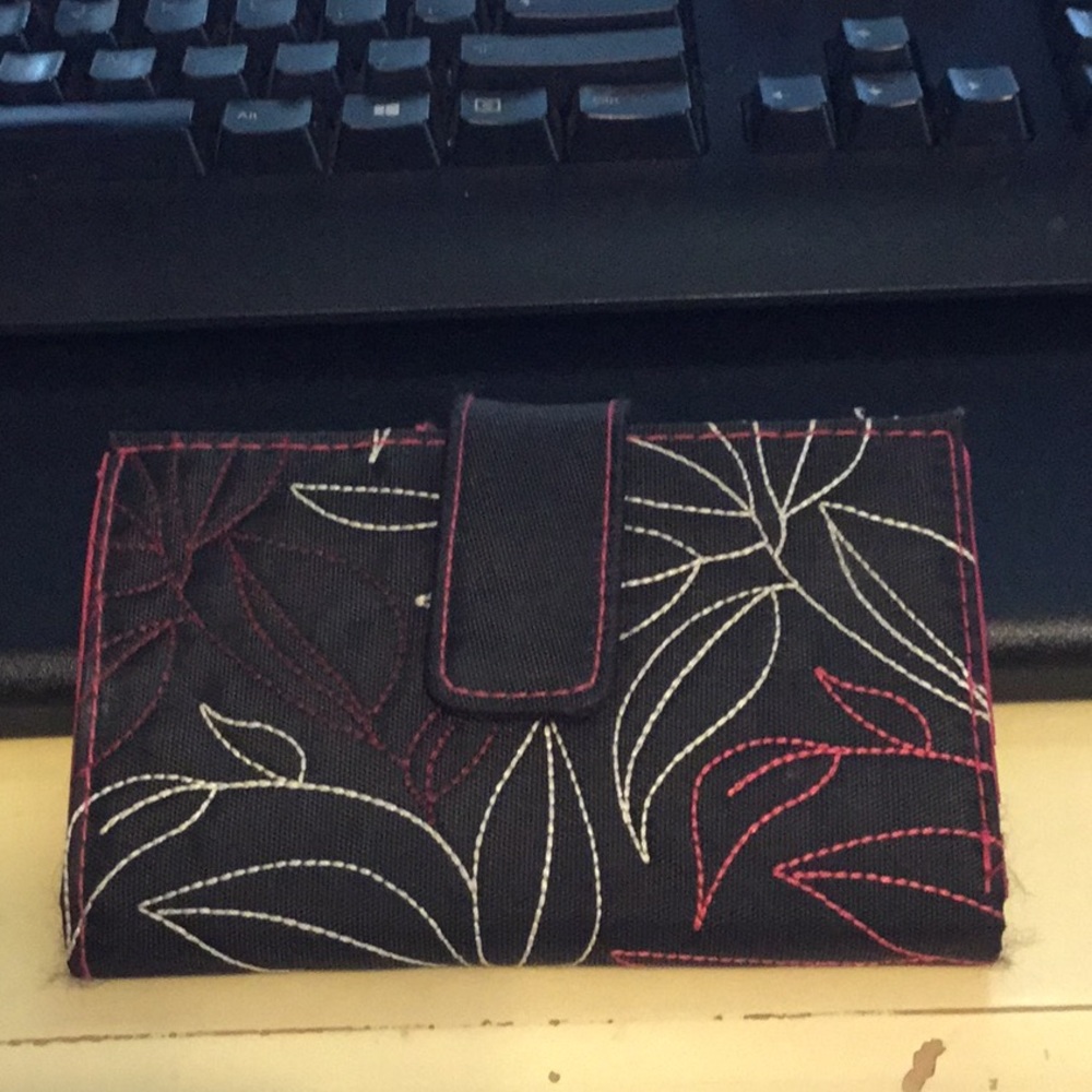Travelon Nylon wallet, with scanner guard.